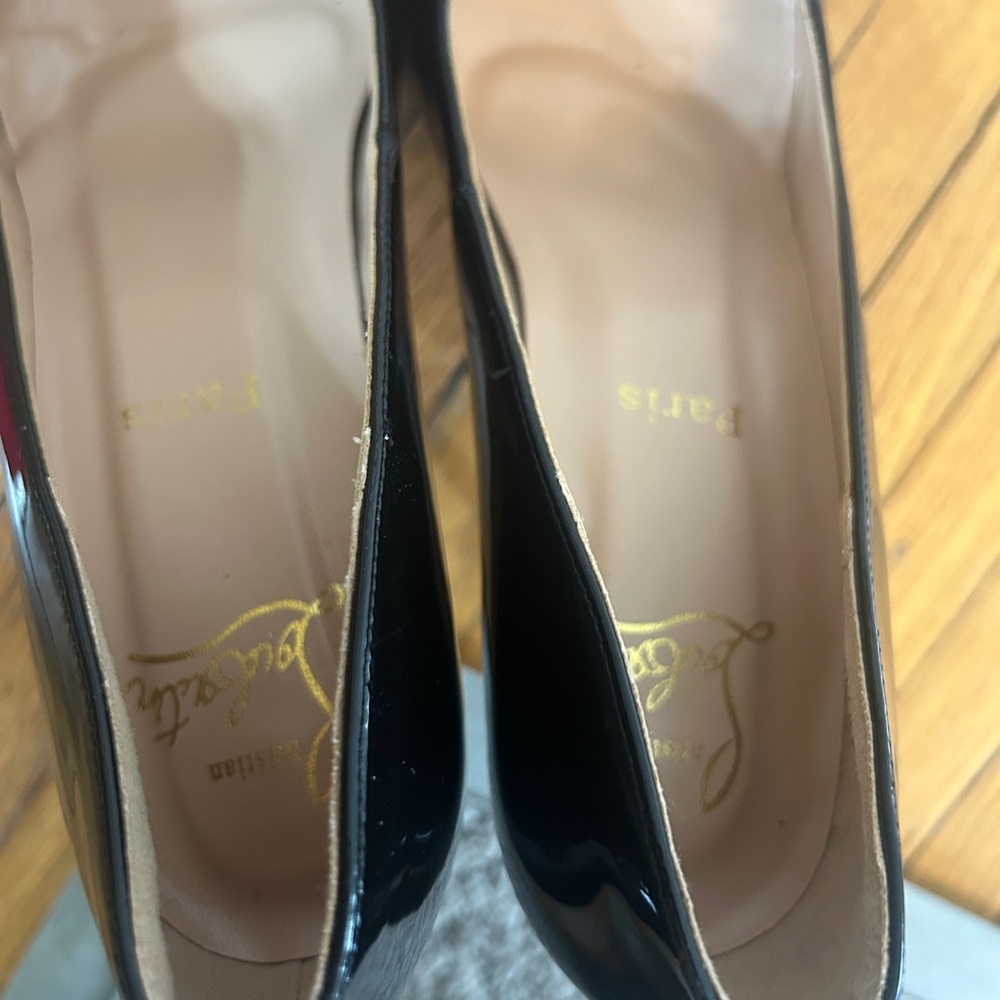 Red bottom heels - Picture 8 of 8